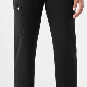 Figs Women’s Kade Cargo Scrub Pants in Black - Small